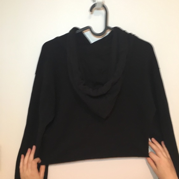 Black cropped garage hoodie - Picture 2 of 3